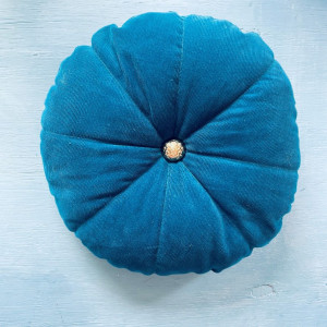 Round Sofa Cushion in Baby Velvet by Rito Krea - Sofa Cushion Sewing Pattern - 28cm